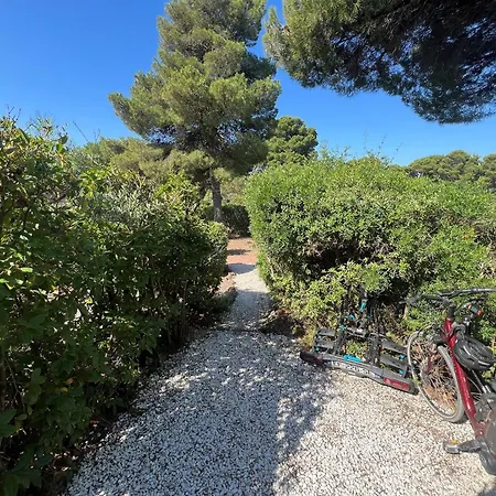 T2 Avec Jardinet, Piscine, Tennis, Parking Prive, A 1 Km De La - Fr-1-702-68 *