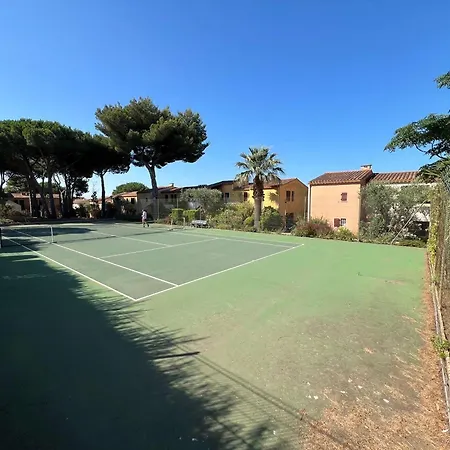 Apartment T2 Avec Jardinet, Piscine, Tennis, Parking Prive, A 1 Km De La - Fr-1-702-68