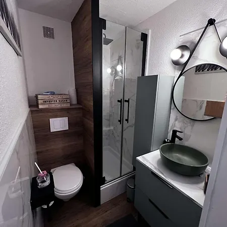 T2 Avec Jardinet, Piscine, Tennis, Parking Prive, A 1 Km De La - Fr-1-702-68