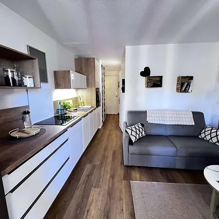 Apartamento T2 Avec Jardinet, Piscine, Tennis, Parking Prive, A 1 Km De La - Fr-1-702-68