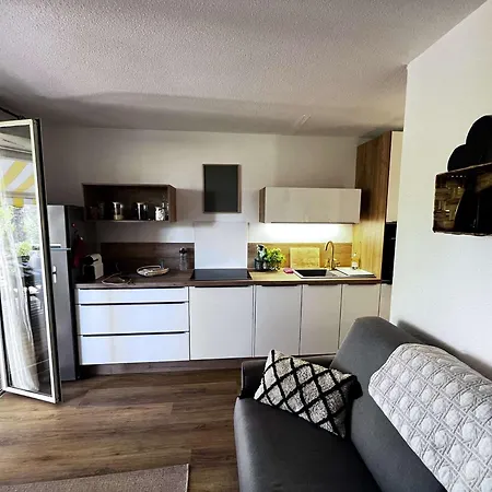 T2 Avec Jardinet, Piscine, Tennis, Parking Prive, A 1 Km De La - Fr-1-702-68 Apartamento