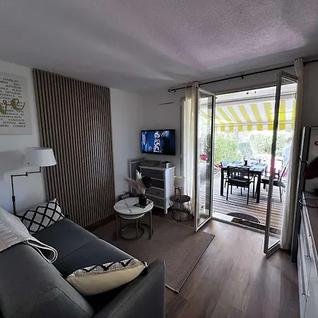 Apartment T2 Avec Jardinet, Piscine, Tennis, Parking Prive, A 1 Km De La - Fr-1-702-68 *