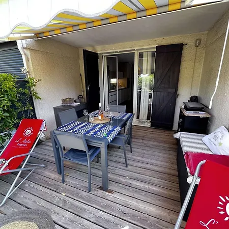 Apartment T2 Avec Jardinet, Piscine, Tennis, Parking Prive, A 1 Km De La - Fr-1-702-68 *